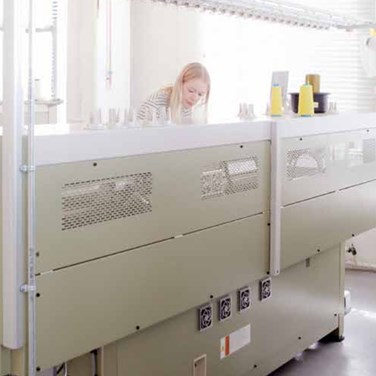 A student at the Royal College of Art uses the Shima Seiki digital knitting machine (which was funded by The Clothworkers’ Company). 